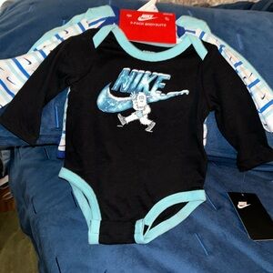 Brand new Nike 3-pack bodysuits
